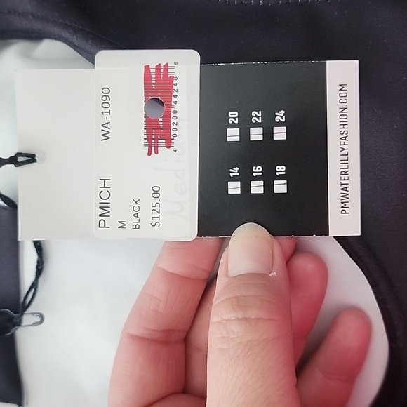 NWT Waterlily designs workout crop top black/white w/feather design size medium - Picture 6 of 6